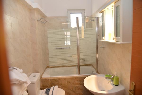 Mideia Hotel Levádeia Buitenkant foto