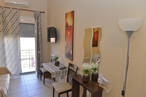 Mideia Hotel Levádeia Buitenkant foto